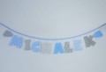 Girlanda z imieniem dziecka 8 liter + 2 dekory szaro-niebieska