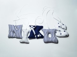 Zestaw ręcznie szytych literek do pokoju dziecka – NIKOŚ