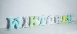 Zestaw ręcznie szytych literek do pokoju dziecka – WIKTOREK