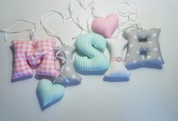 Zestaw ręcznie szytych literek do pokoju dziecka – MISIA