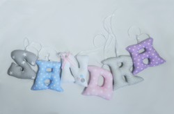 Zestaw ręcznie szytych literek do pokoju dziecka – SANDRA