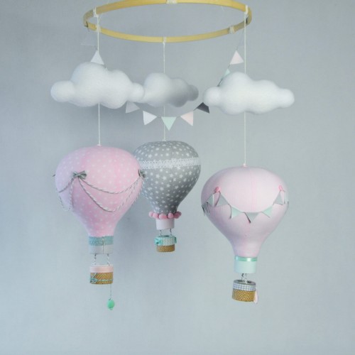 Karuzela z balonami nad łóżeczko do pokoju dziecka różowy szary seledynowy miętowy (1).JPG