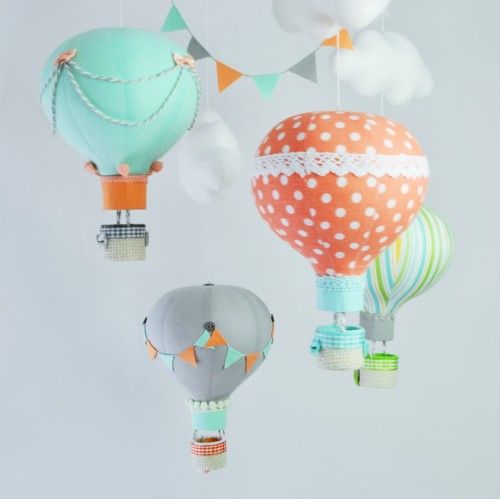 Balony karuzela nad łóżeczko pomarańczowy, miętowy, szary (1).JPG