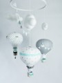 Karuzela z balonami szary biały i miętowe elementy