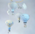 Karuzela z balonami nad łóżeczko beż ecru, szary błękitny (3).JPG