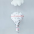 Duży balon z tasiemką, biały w motywy kwiatów