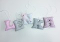 Literki poduszeczki z materiału do pokoju z imieniem dziecka Lenka różowy, szary, biały