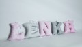 Literki poduszeczki z materiału do pokoju z imieniem dziecka Lenka kolory różowo-szare