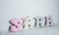 Szyte literki z imieniem dziecka Sara róż, ecru, szary