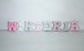 Puchate literki do pokoju dziecka na łóżeczko Wiktoria zestaw różowo-szaro-biały