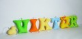 Szyte literki do pokoju dziecka Wiktor zielono-pomarańczowo-żółto-niebieski zestaw
