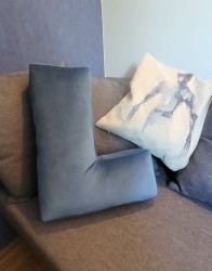 Poduszka XL w kształcie litery L - 40 lub 48 cm