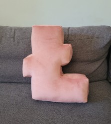 Poduszka XL w kształcie litery Ł 48 cm